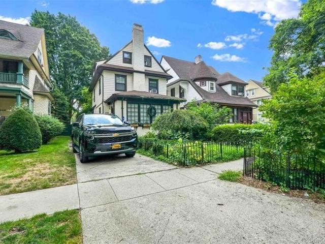 House for sale in Queens, Arverne