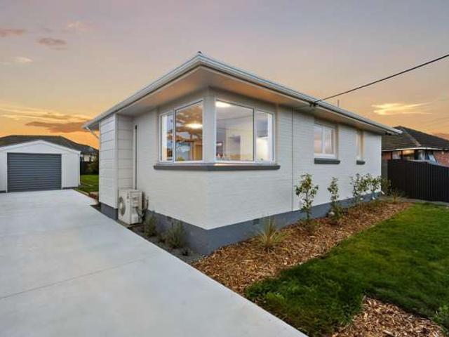 House for sale in Chaslands, Canterbury