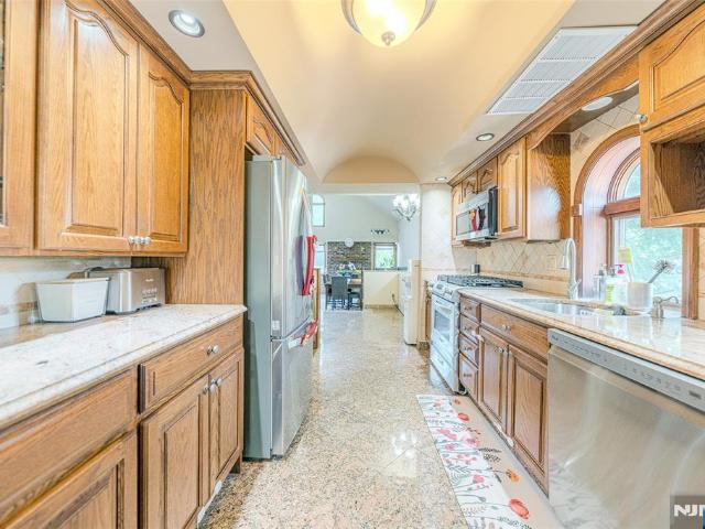 House for sale in Palisades Park