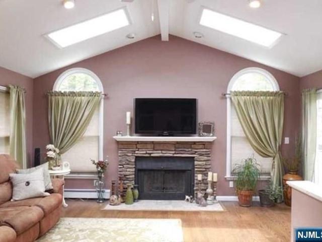 Duplex for rent in Paramus, New Jersey