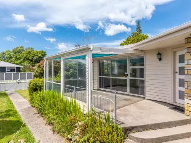 House for sale in Paraparaumu Beach, Wellington
