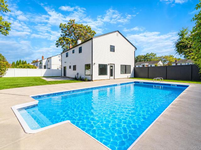 House for sale in Lake Ronkonkoma, Town of Smithtown