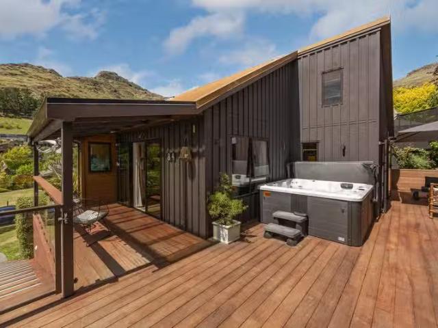 House for sale in Chaslands, Canterbury