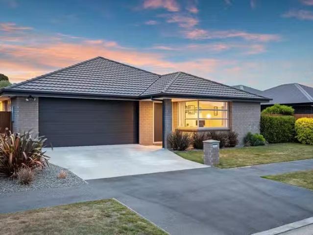 House for sale in Chaslands, Canterbury