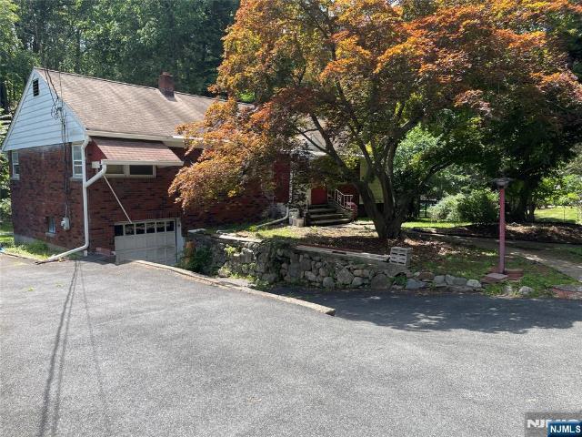 House for sale in Oakland, New Jersey