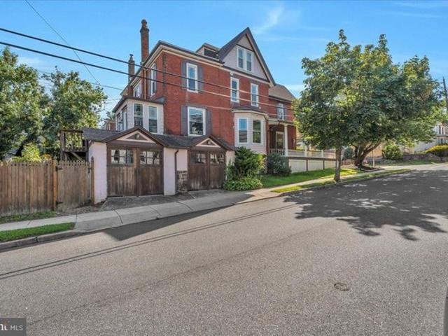 Townhouse for sale in Woodbury, Gloucester County