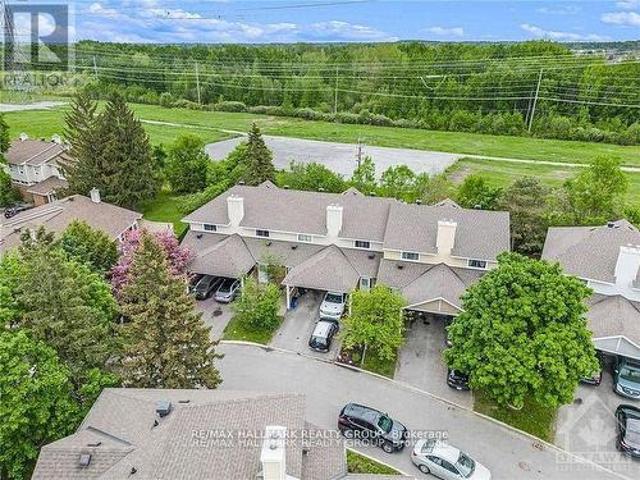 Townhouse for sale in Paddington Court, Ottawa