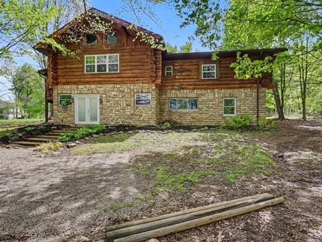 House for sale in Howard, Ohio