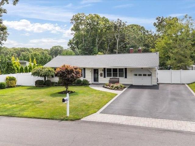 House for sale in Centereach, New York