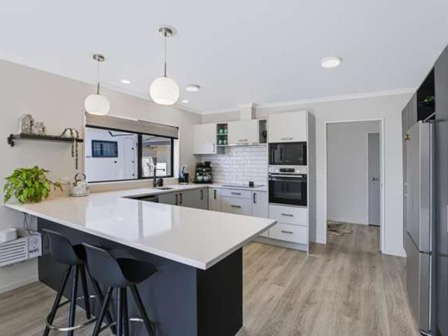 House for sale in Paraparaumu Beach, Paraparaumu