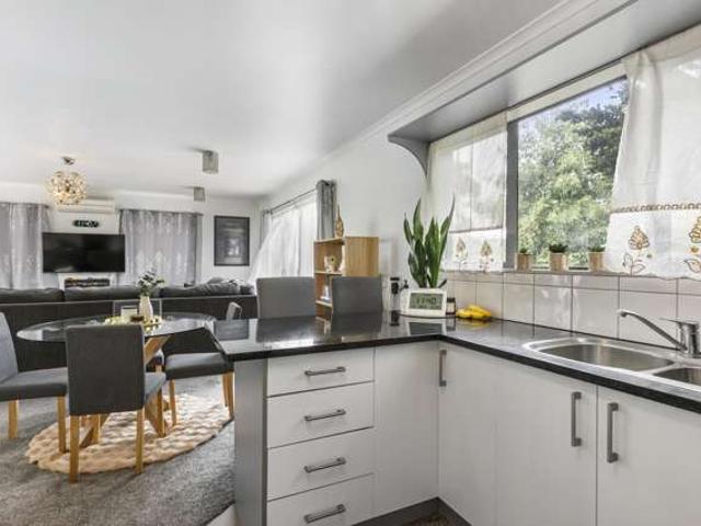House for sale in Avondale