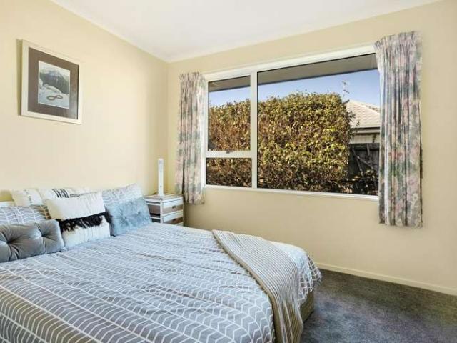 House for sale in Chaslands, Canterbury