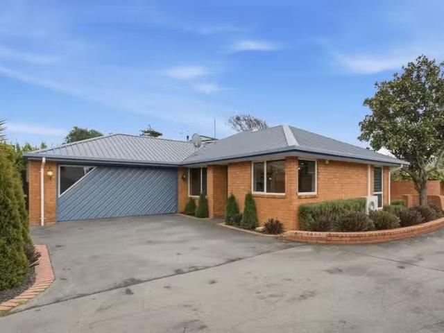 House for sale in Chaslands, Canterbury