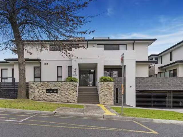 Apartment for rent in Box Hill