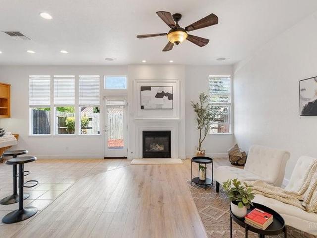 Townhouse for sale in Solano, California