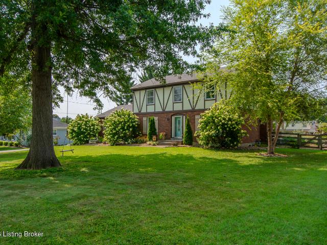 House for sale in Pewee Valley, Kentucky