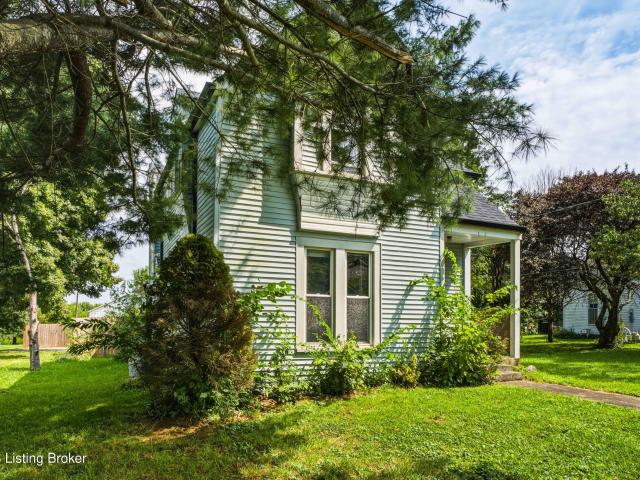 House for sale in Pleasureville