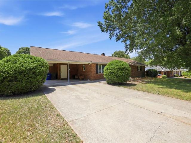 House for sale in Pfafftown, North Carolina