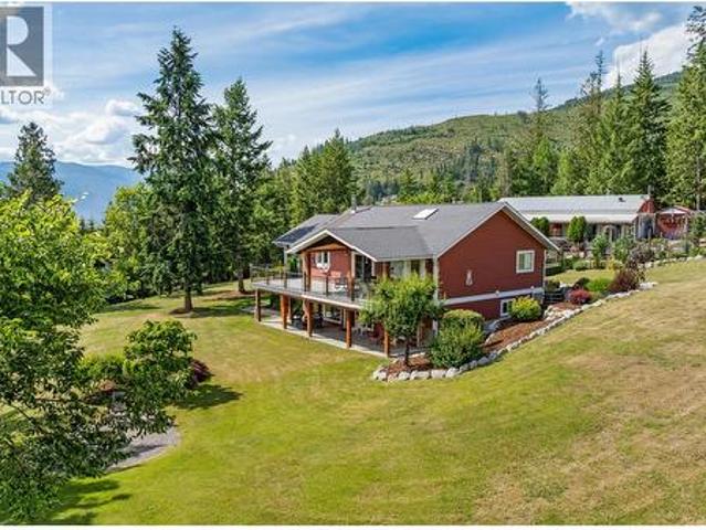 House for sale in Sirdar, British Columbia