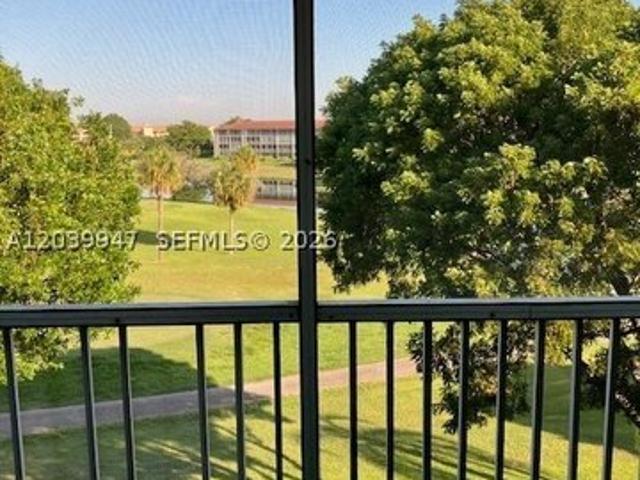 Condo for sale in Pembroke Pines, Florida