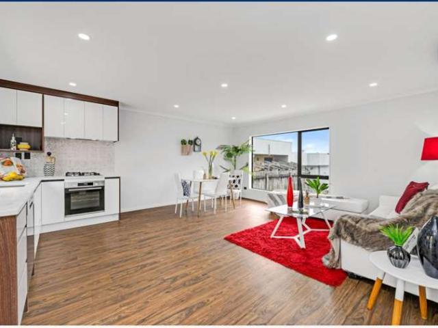 House for sale in Avondale