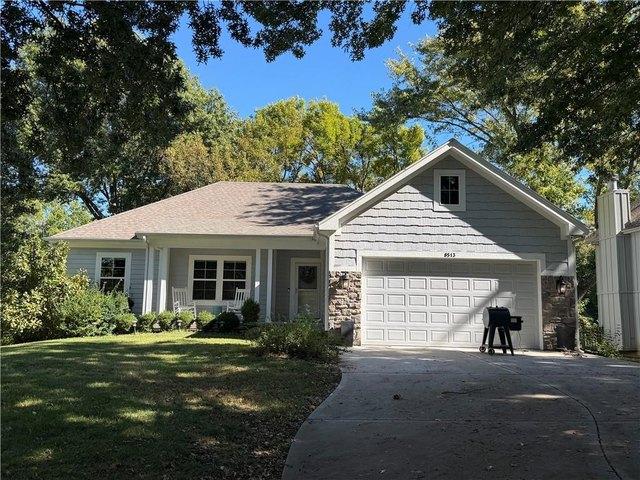 House for sale in Oak Hill, Lenexa