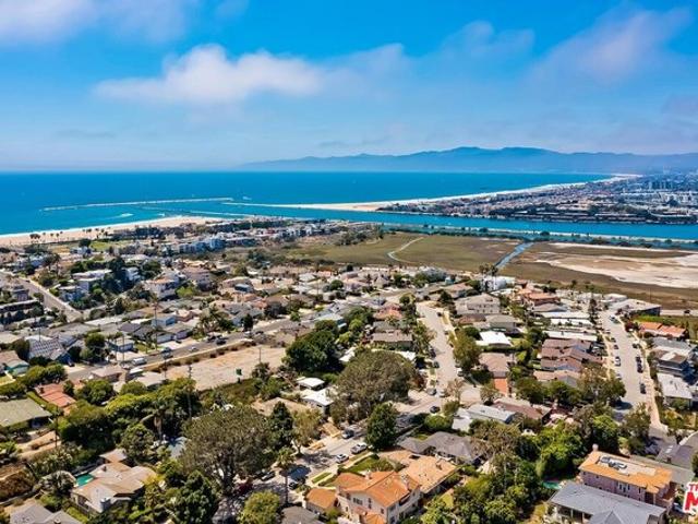 Condo for sale in Canoga Park, California