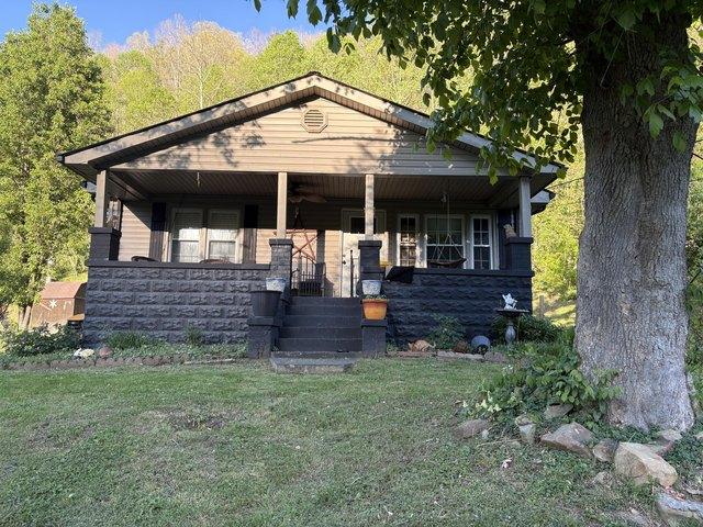 House for sale in Flat Lick, Kentucky