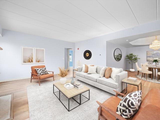 Condo for sale in Farmingdale Village Condominuims, Woodridge