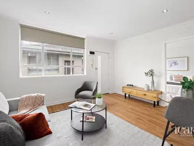 Apartment for rent in Sunshine