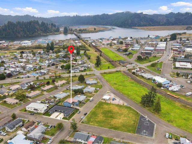 House for sale in Reedsport, Douglas County