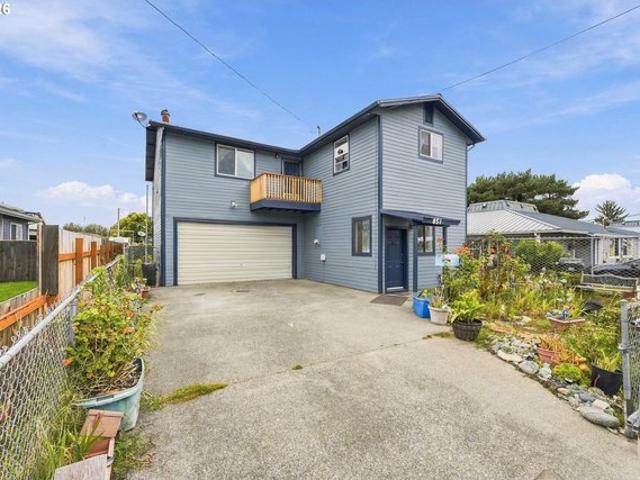 House for sale in Reedsport, Douglas County