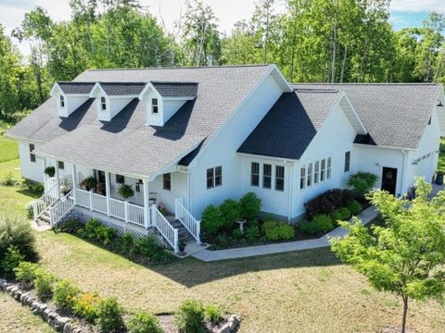 House for sale in Armstrong Creek, Wisconsin