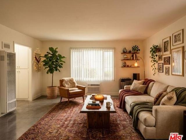 Condo for sale in Canoga Park, California