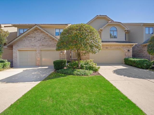 Townhouse for sale in Villas of Carriage Greens, Darien