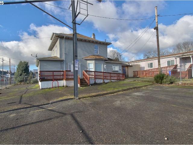 Commercial for rent in Oregonia