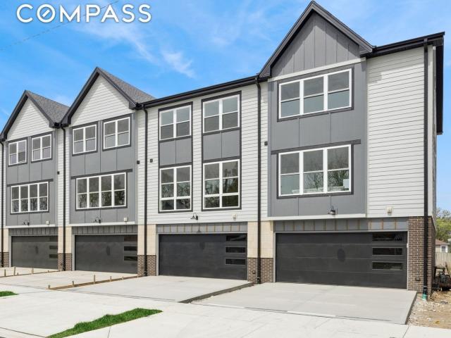 Townhouse for sale in River Grove, Illinois