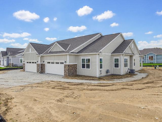 Condo for sale in Oconomowoc, Waukesha County