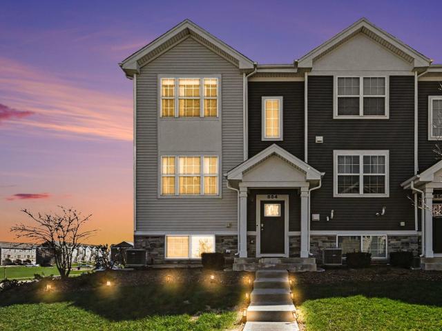 Townhouse for sale in Hampshire, Illinois