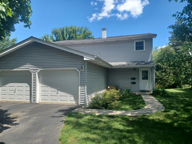 House for sale in Mchenry, Illinois
