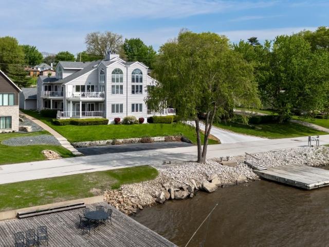 Condo for sale in Le Claire, Iowa