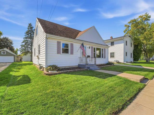 House for sale in Oshkosh, Winnebago County