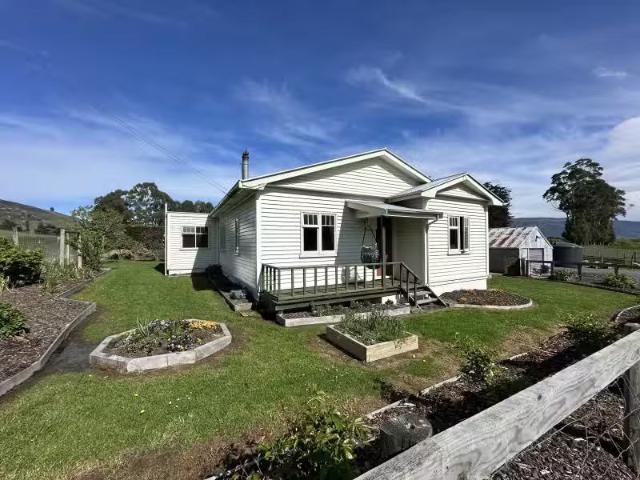 House for sale in Otakou