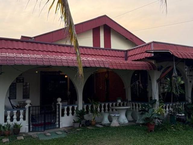 Bungalow for sale in Malaka