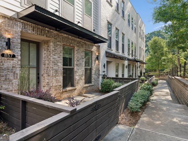 Townhouse for sale in Scottdale, Georgia