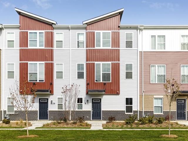 Townhouse for sale in Aurora, Illinois