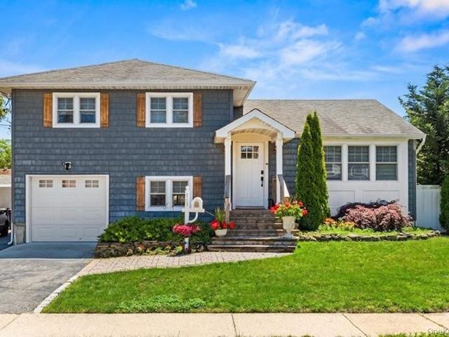 House for sale in Bohemia, New York