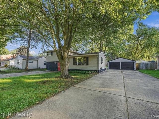 House for sale in Utica, Macomb County