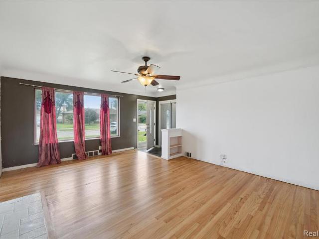 House for sale in Center Line