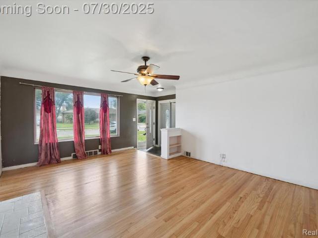 House for sale in Center Line